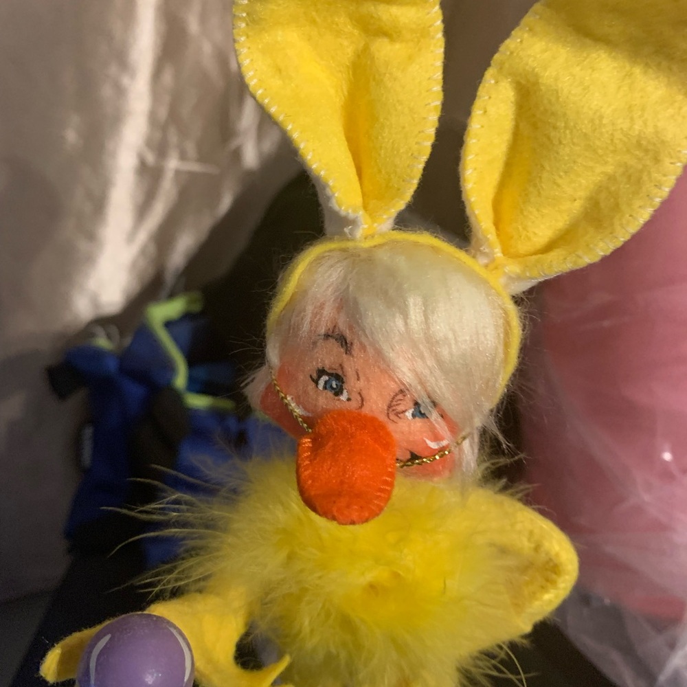 Yellow Bunny Figurine with Purple Egg Annalee - Picture 2 of 8